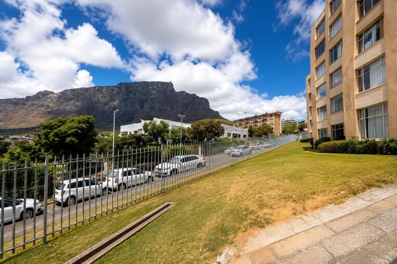 2 Bedroom Property for Sale in Gardens Western Cape
